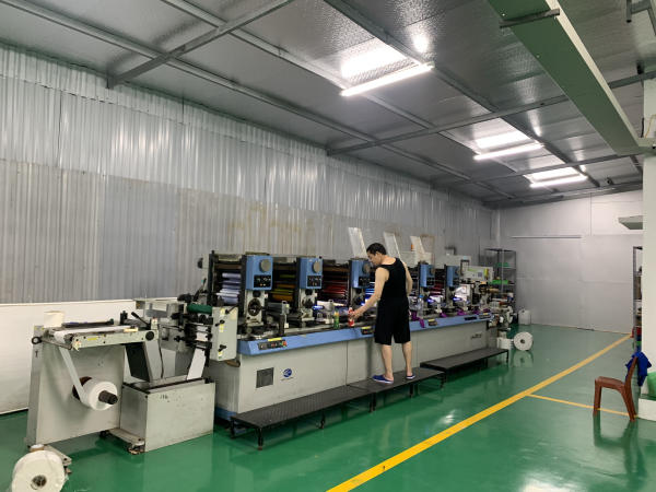 Hình ảnh xưởng sản xuất Hoàng Nam